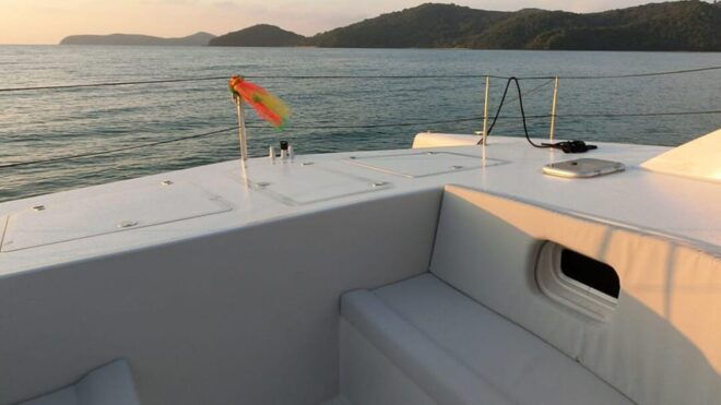 Experience Midnight Magic With Hot Chillis 38FT Stealth - Destinations to Explore