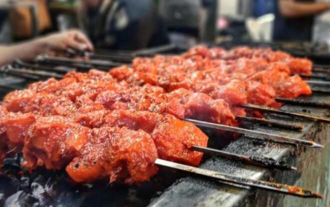 Experience Mumbai Street Food Tour - Sampling Vegetarian Street Food Staples