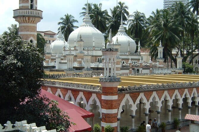 Experience Old Part and New Part of Kuala Lumpur City by Foot - Who Will Love This Tour?  