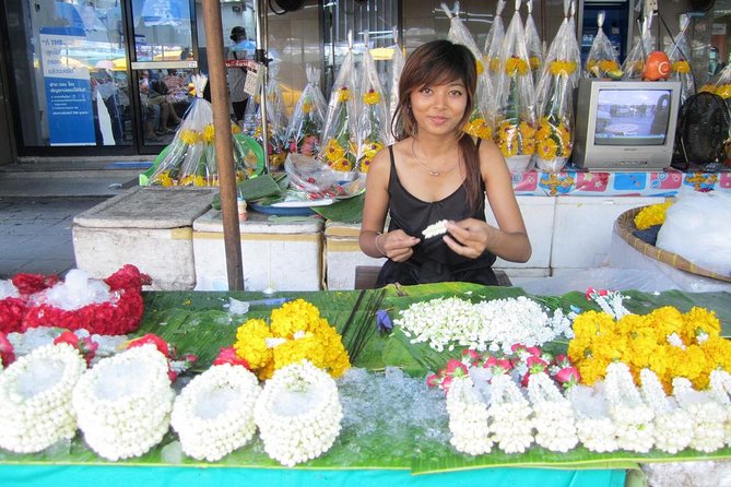 Experience Typical Thailand at Night Including Streetfood Dinner & Foot Massage - Reviews and Testimonials