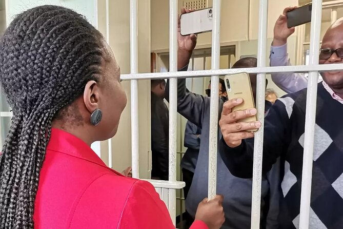 Experience Views of Cape Town With Robben Island &Table Mountain Full Day Tour - Itinerary Overview