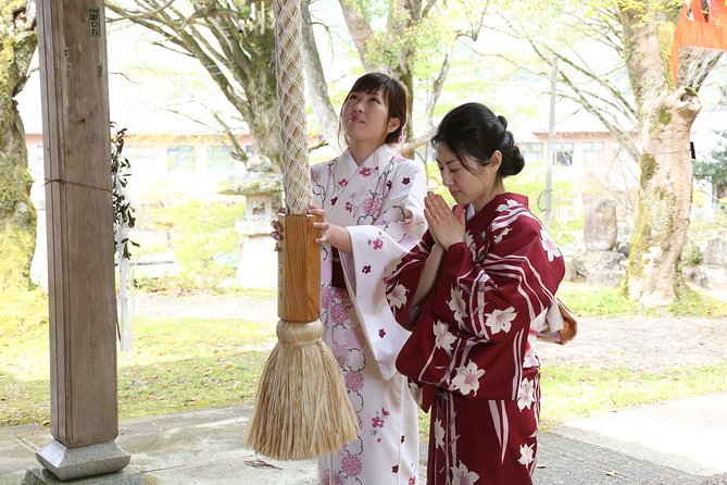 Experience With Kimono! Castle Town Retro Tour Local Tour & Guide - Authentic Kimono Experience