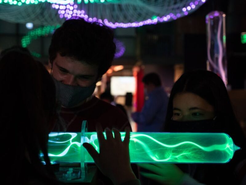 Exploratorium San Francisco: Adult-Only After Dark Admission - Food, Drinks, and Accessibility