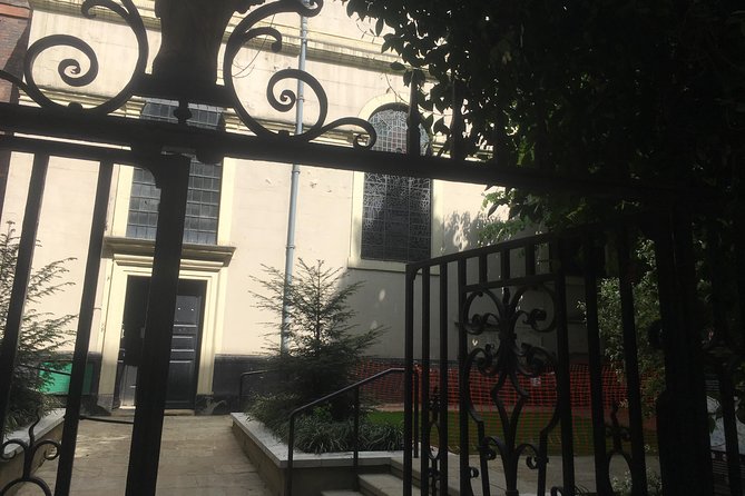 Explore Ancient Alleyways in the Footsteps of Dickens: A Self-Guided Audio Tour - The Sum Up