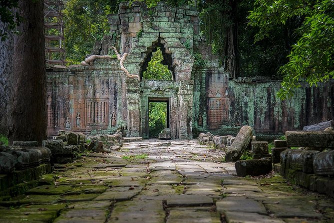 Explore Angkor Wat Temple , Bayon Temple and Jungle Temple Ta-Prohm - Bayon Temple: A Marvel of Ancient Architecture