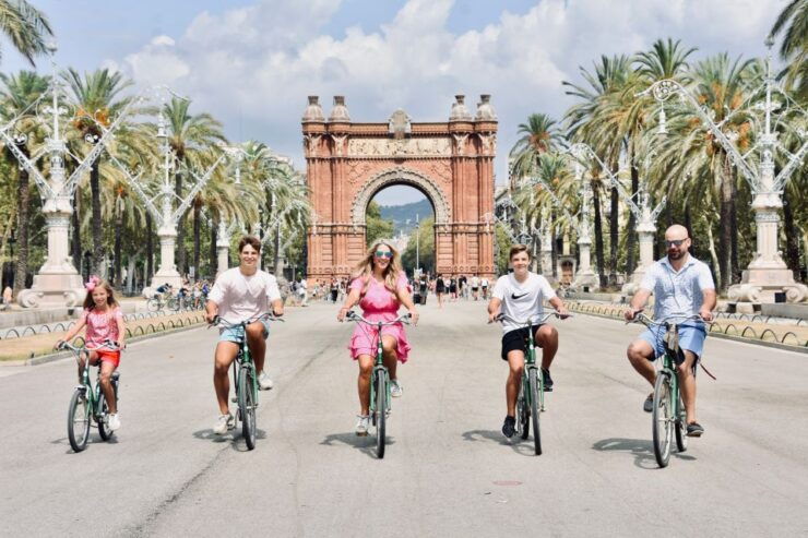 Explore Barcelona by Bike & Photo Shooting - Booking and Logistics