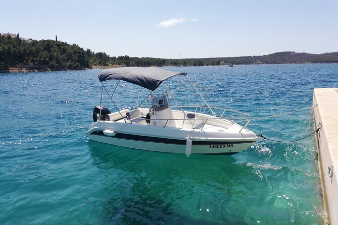 Explore Beauties of Island Brač and ŠOlta by Bellingardo Boat - Licence Required - Amenities