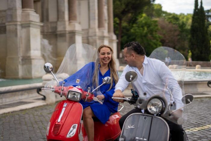 Explore City on Vespa With Professional Photographer - Inclusion of Safety Gear and Refreshments