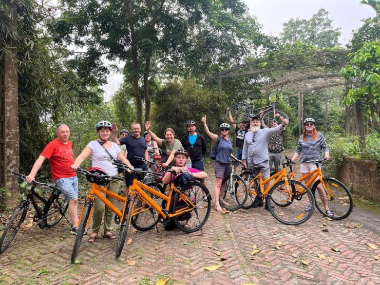 Explore Duong Lam Village With Mia Pagoda, Phung Hung Temple - Good To Know