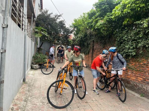 Explore Duong Lam Village With Mia Pagoda, Phung Hung Temple - Historical Significance