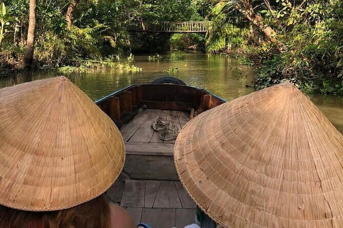 Explore Floating Market with Local People - A Deep Dive into the Experience
