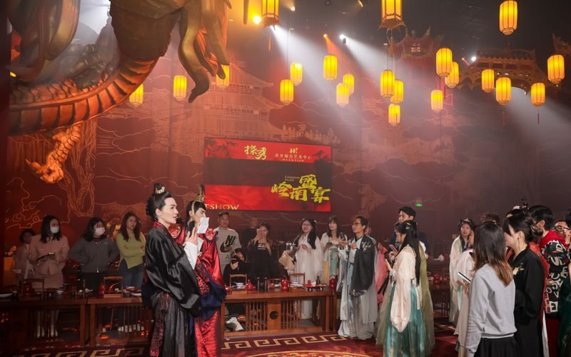 Explore Foshan Chancheng | Immersive Experience of Lingnan Palace Feast - Hanfu adds a second layer, at extra cost