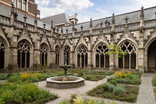 Explore Gems of Utrecht Walking Tour for Couples - Iconic Views