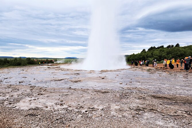 Explore Golden Circle Private Tour Up to 7 Passengers Included - Year-Round Availability