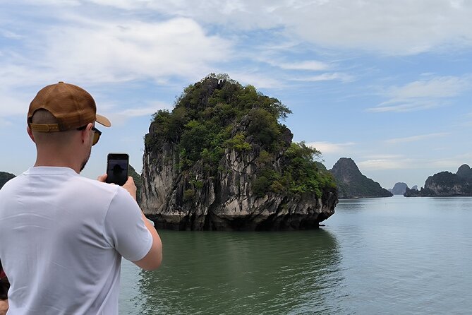 Explore Halong Day Luxury Tour - Limousine Transfer, Cave & Kayak - Tour Highlights