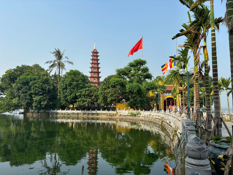 Explore Hanoi city in a day - Hoa Lo Prison and the Ho Chi Minh sites