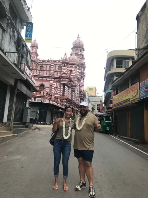 Explore Highlight Colombo with Group of Travelers - Transport and Group Size: Why They Matter