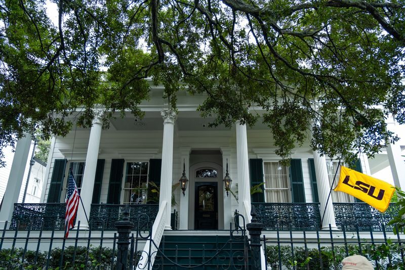 Explore Historic New Orleans Hidden Garden District Tour - A small group, a local guide, and a two-hour pace