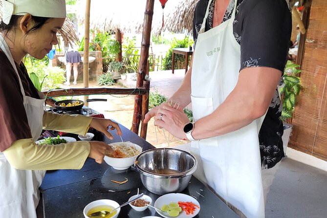 Explore Hoi an Ancient Town and Local Villages With a Local Guide - Traditional Crafts and Artisans