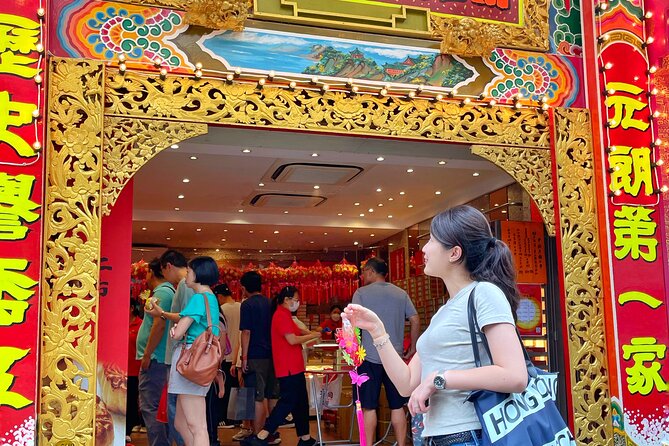 Explore Hong Kong: Aberdeen + Public Housing Estate Group Tour - Cultural Insights