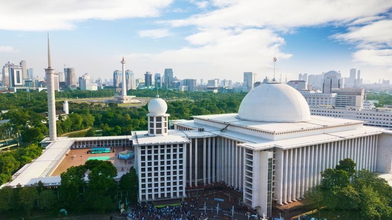 Explore Jakarta Highlight Place | Multilingual Guide - Lunch is a short, self-funded pause