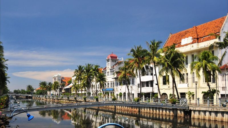 Explore Jakarta Highlight Place | Multilingual Guide - Sunda Kelapa Harbor and the working waterfront