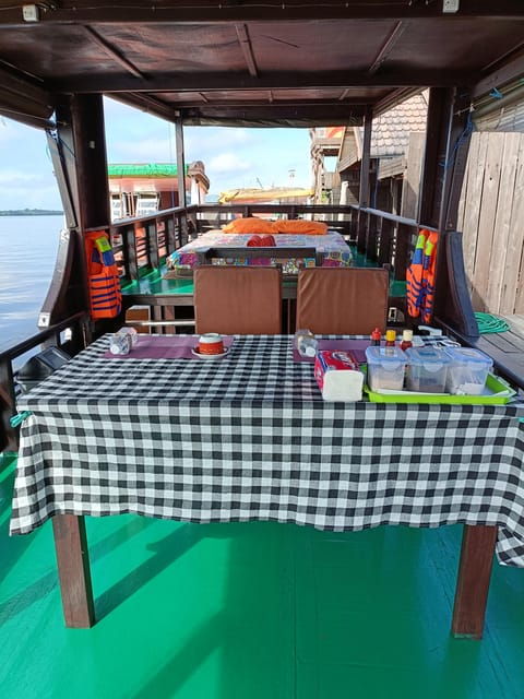 Explore Jungle in Borneo and Orangutan Kelotok Tour 3D/2N - Accommodation Features