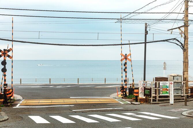 Explore Kamakura Enoden Slam Dunk Spot and Scenic Views - A Closer Look at the Experience