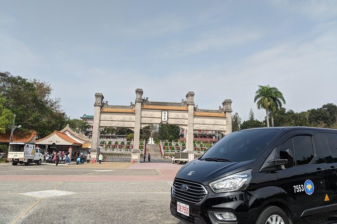 Explore Kaohsiung - 8 Hours Private Transfers - Best of Kaohsiung Sites - Enjoy a Relaxing Cruise Along Kaohsiungs Harbor