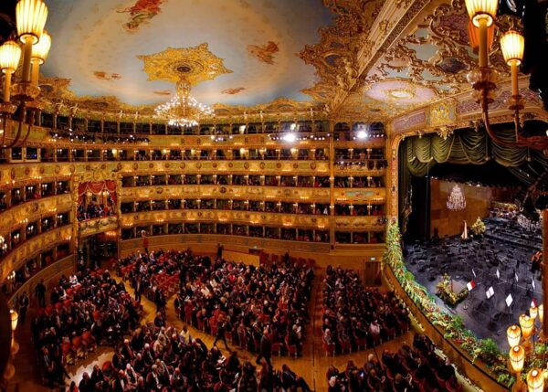 Explore La Fenice: Iconic Operas and Modern Masterpieces - Visitor Experience and Tours