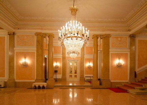 Explore La Fenice: Iconic Operas and Modern Masterpieces - Essential Visitor Information