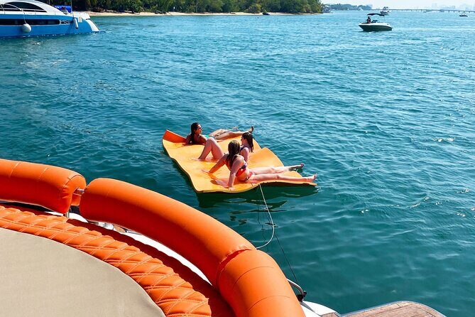 Explore Miami on a Luxury 65' Sport Yacht - A Closer Look at the Yacht Experience