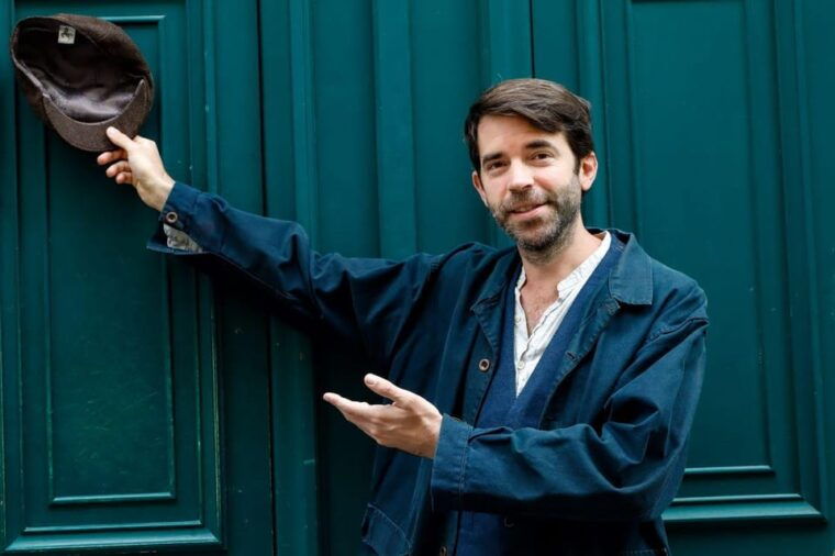 Explore Montmartre of the Impressionists With an Actor-Guide - Intimate Group Size for a Personalized Tour