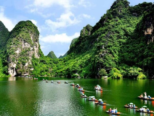 Explore Ninh Binh in 1 Day: Trang An, Mua Cave & Hoa Lu - Adventure at Mua Cave