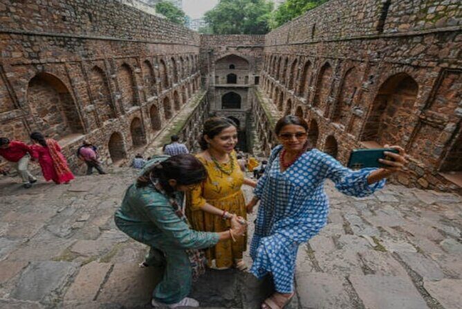 Explore Old and New Delhi Highlights by Car - The Modern Marvel: Lotus Temple and Qutub Minar