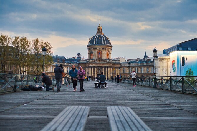 Explore Paris in 90 Minutes With a Local - Meeting and Pickup