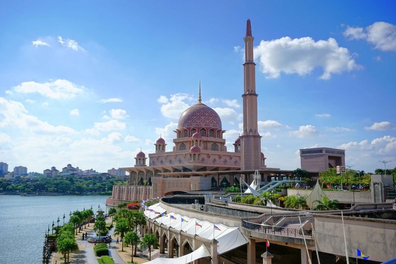 Explore Putrajaya Pink Mosque and Blue Mosque Shah Alam - What the half-day schedule means in practice