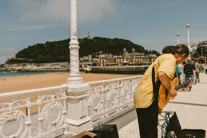 Explore San Sebastian in 1 Hour With a Local - Tour Duration and Meeting Point