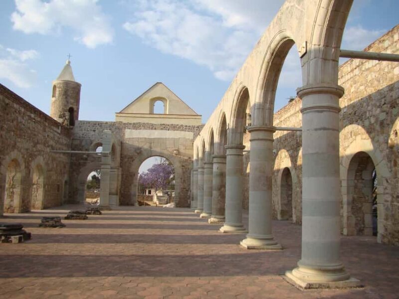 Explore Sierra Norte: Culture, Nature, and Craftsmanship. - Who is this tour best for?  