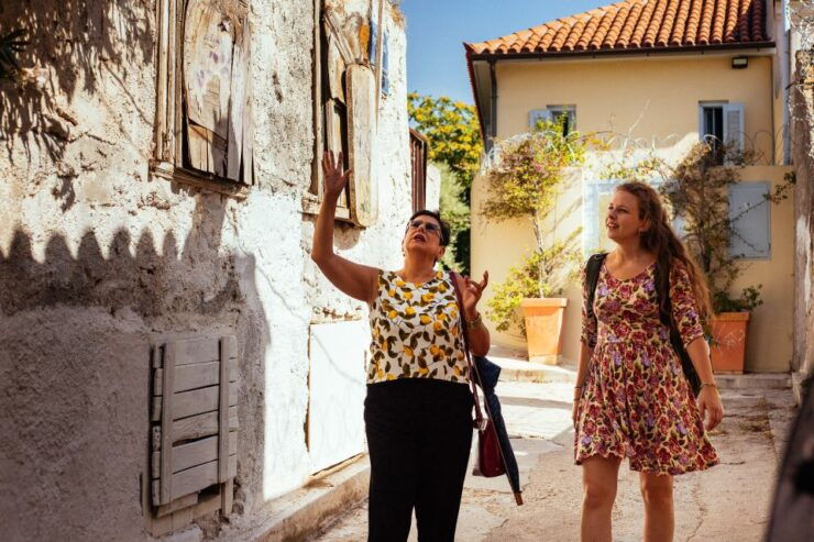 Explore the Acropolis & Museum Private Tour With a Local - Experience the Acropolis