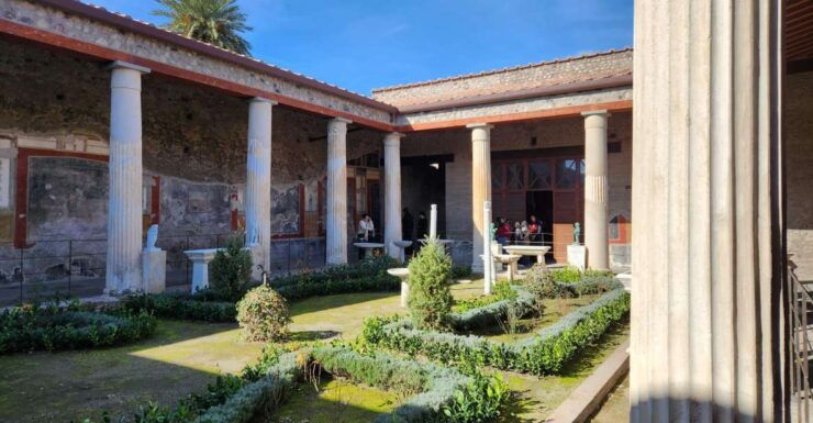 Explore the Archeological Site of Pompeii - Uncovering Ancient Roman Ruins