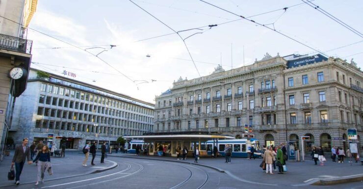 Explore the Best Guided Intro Tour of Zurich With a Local - Live Guided Tour in English and German