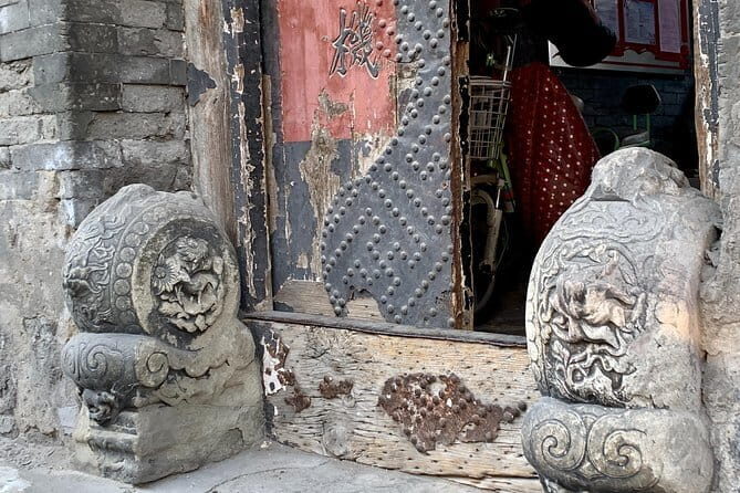 Explore the Hutongs at Houhai Lake area with the imperial afternoon Tea. - What to Expect from the Tour Experience