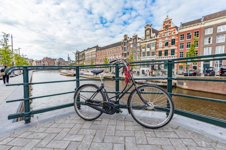 Explore the Instaworthy Spots of Amsterdam With a Local - Discover the Charm of Amsterdams Royal Palace