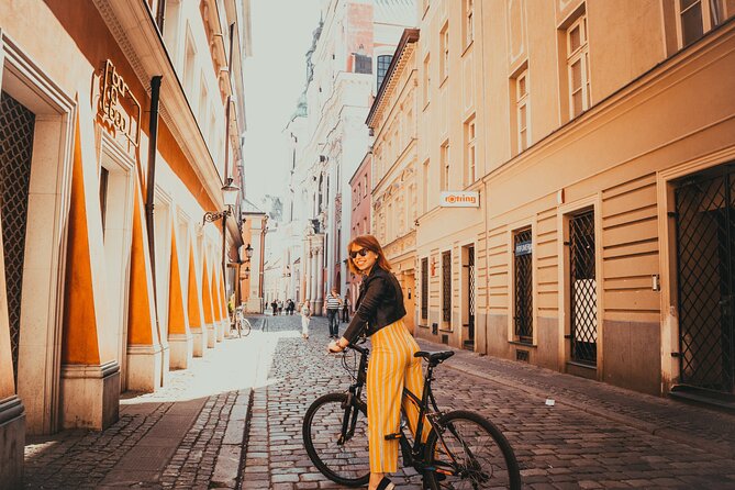 Explore the Instaworthy Spots of Poznan With a Local - Logistics