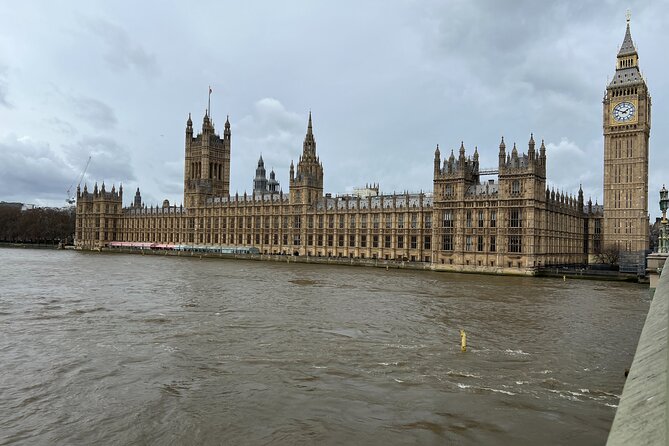 Explore the Old City of London in Spanish, Group Tour. - Group Size and Inclusions