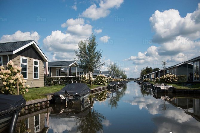 Explore the Venice of the North: Giethoorn With a Private Guide - Overview and Features of Giethoorn