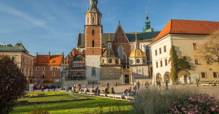 Explore the Wawel Cathedral With a Local Guide - Good To Know