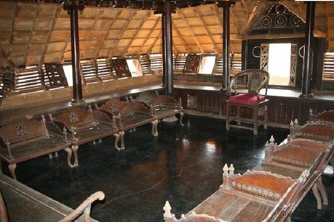 Explore The Wooden Palace In Padmanabhapuram - Meeting and Pickup