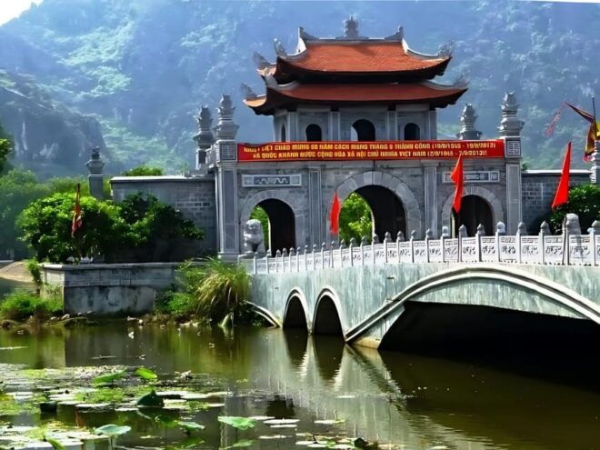 Explore Trang An, Mua Cave, Hoa Lu: a Day Trip From Hanoi - Exploring Trang An